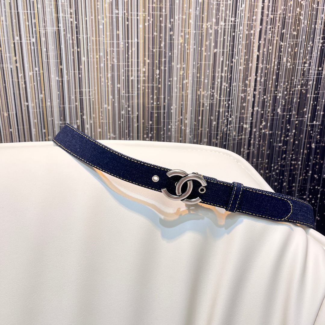 Ch**el Pre-Owned 1990s CC Turn-lock denim belt