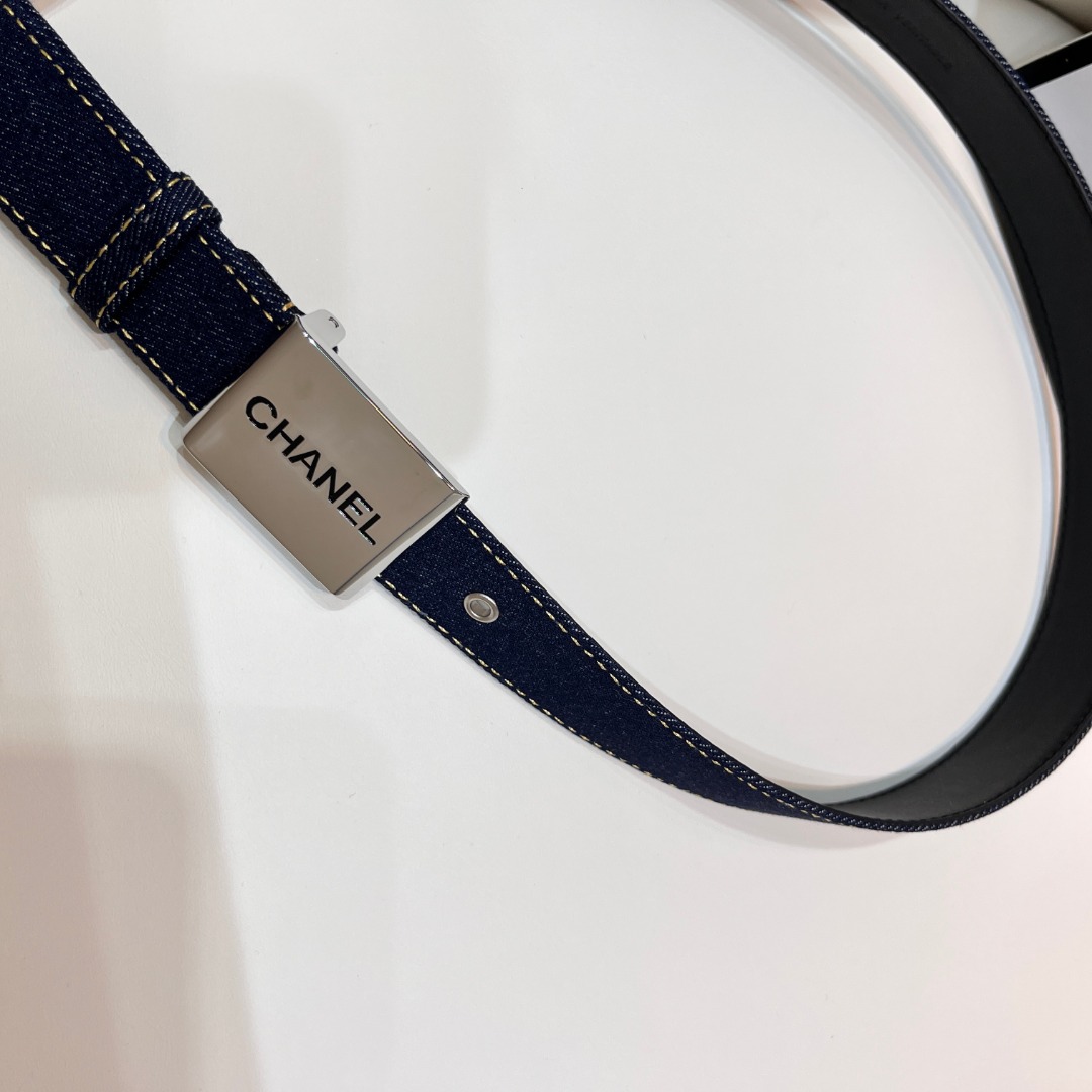 Ch**el Pre-Owned 1990s CC Turn-lock denim belt