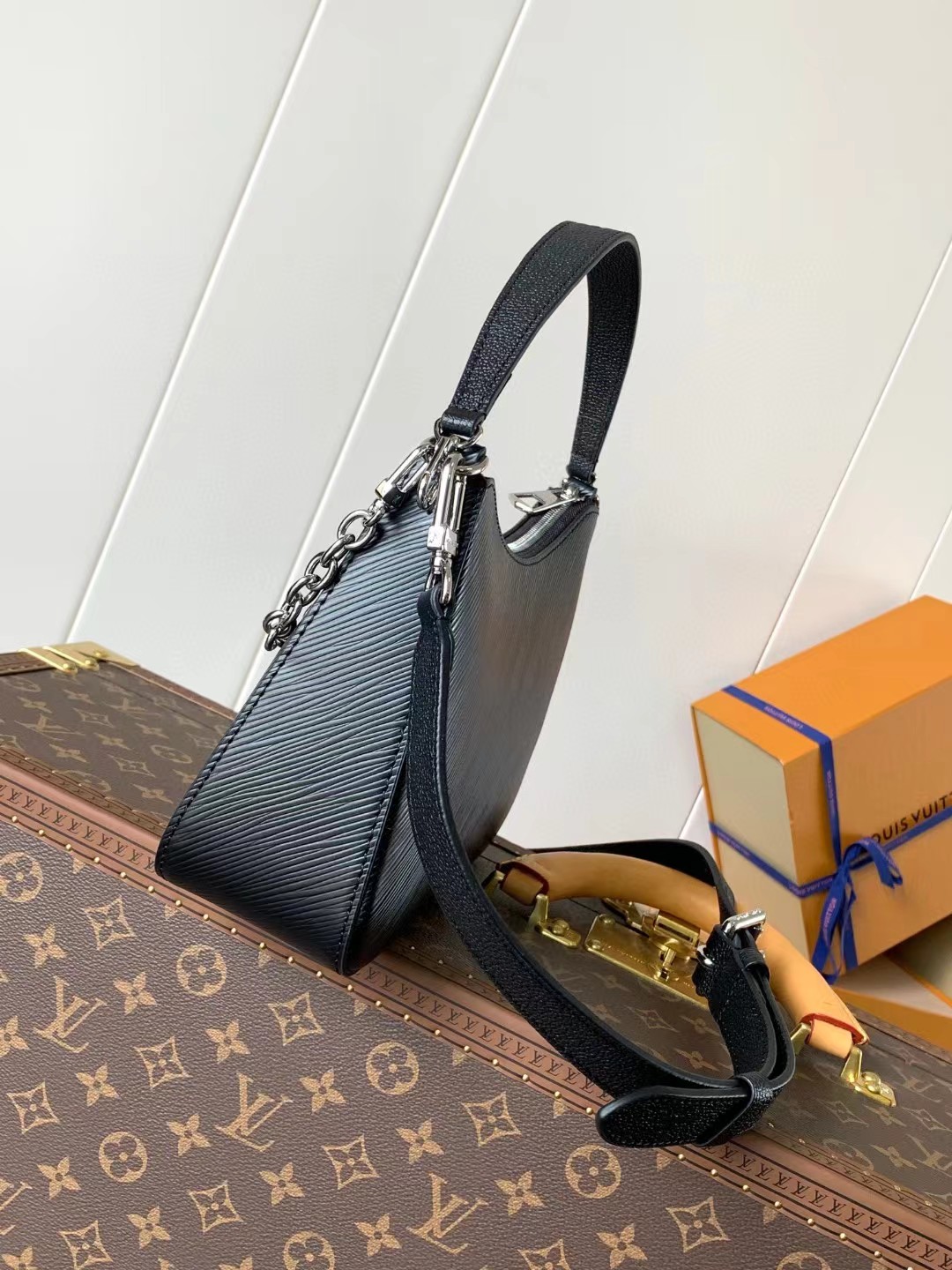 L0vis Vvtt0n Marelle Black Epi