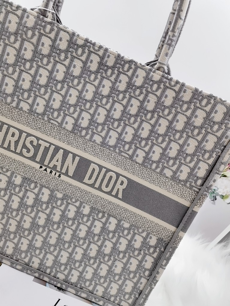 D10r Book Tote