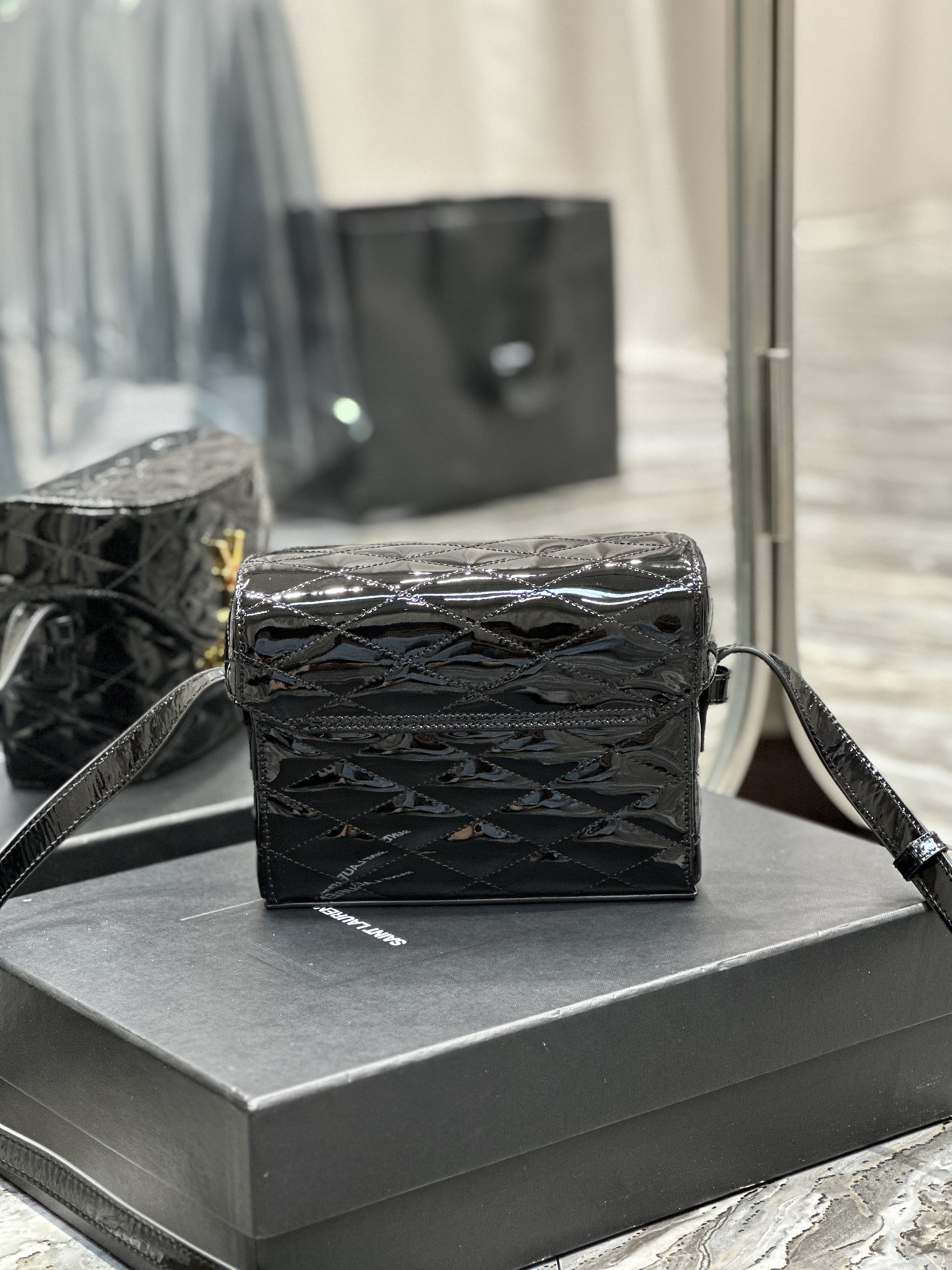 JUNE BOX BAG IN QUILTED PATENT LEATHER