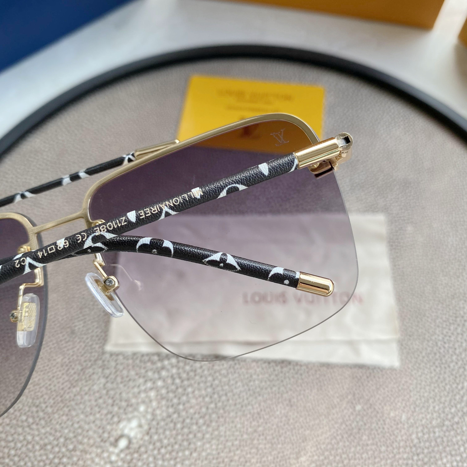 LV GOLD AVIATOR SUNGLASSES