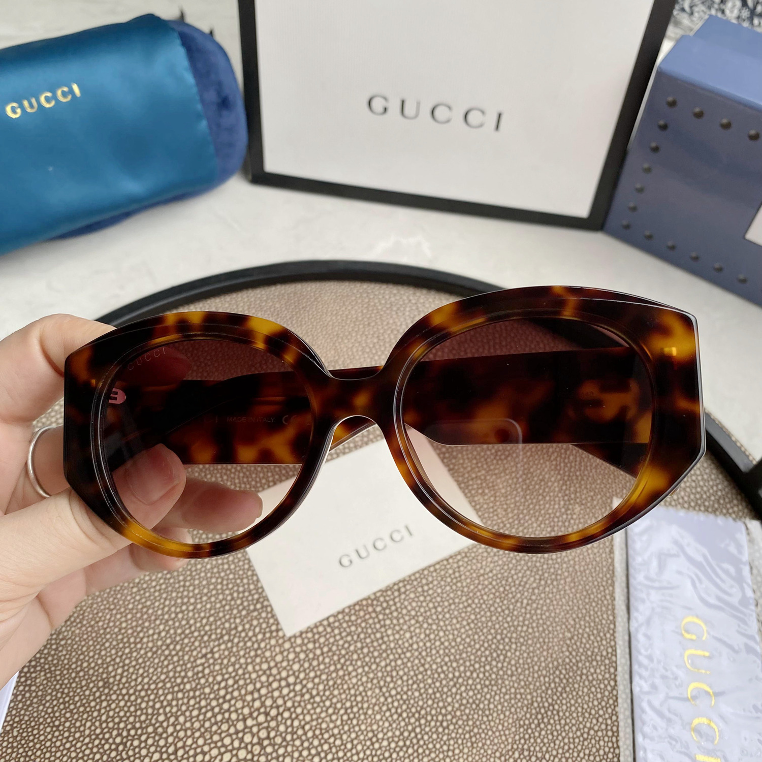 OVERSIZED ROUND SUNGLASSES