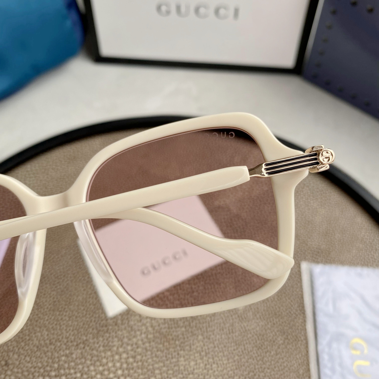 RECTANGULAR FRAME SUNGLASSES
