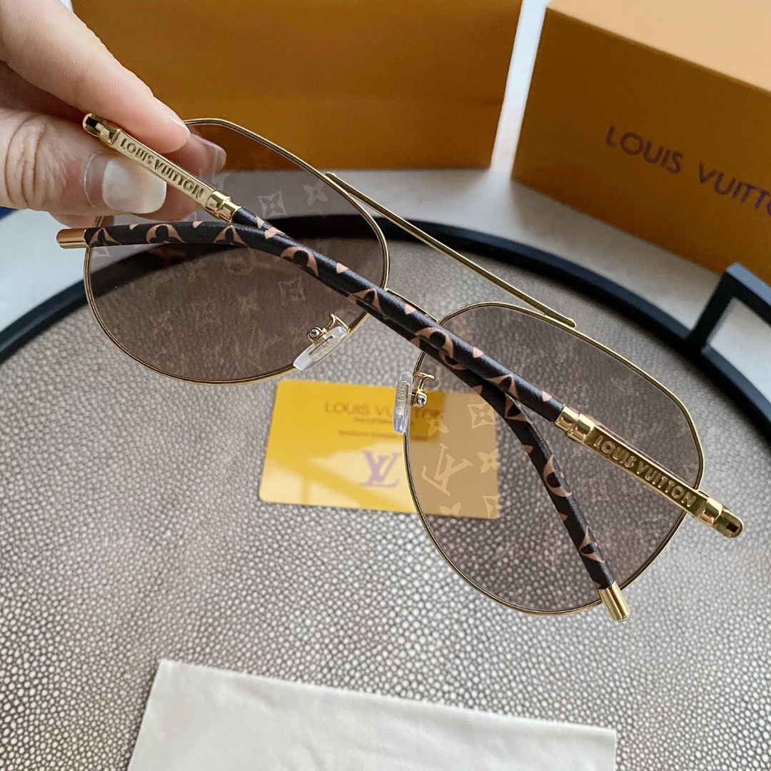 MATTHEW WILLIAMSON MAGNOLIA SUNGLASSES IN YELLOW GOLD