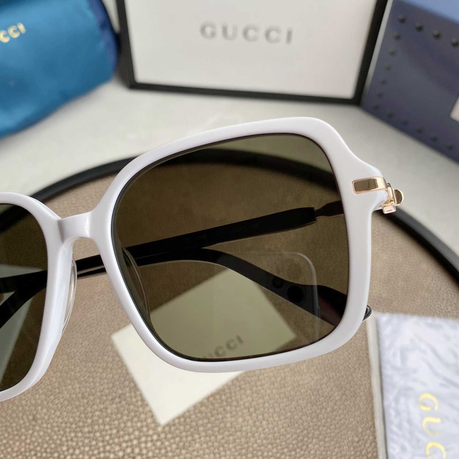 RECTANGULAR FRAME SUNGLASSES