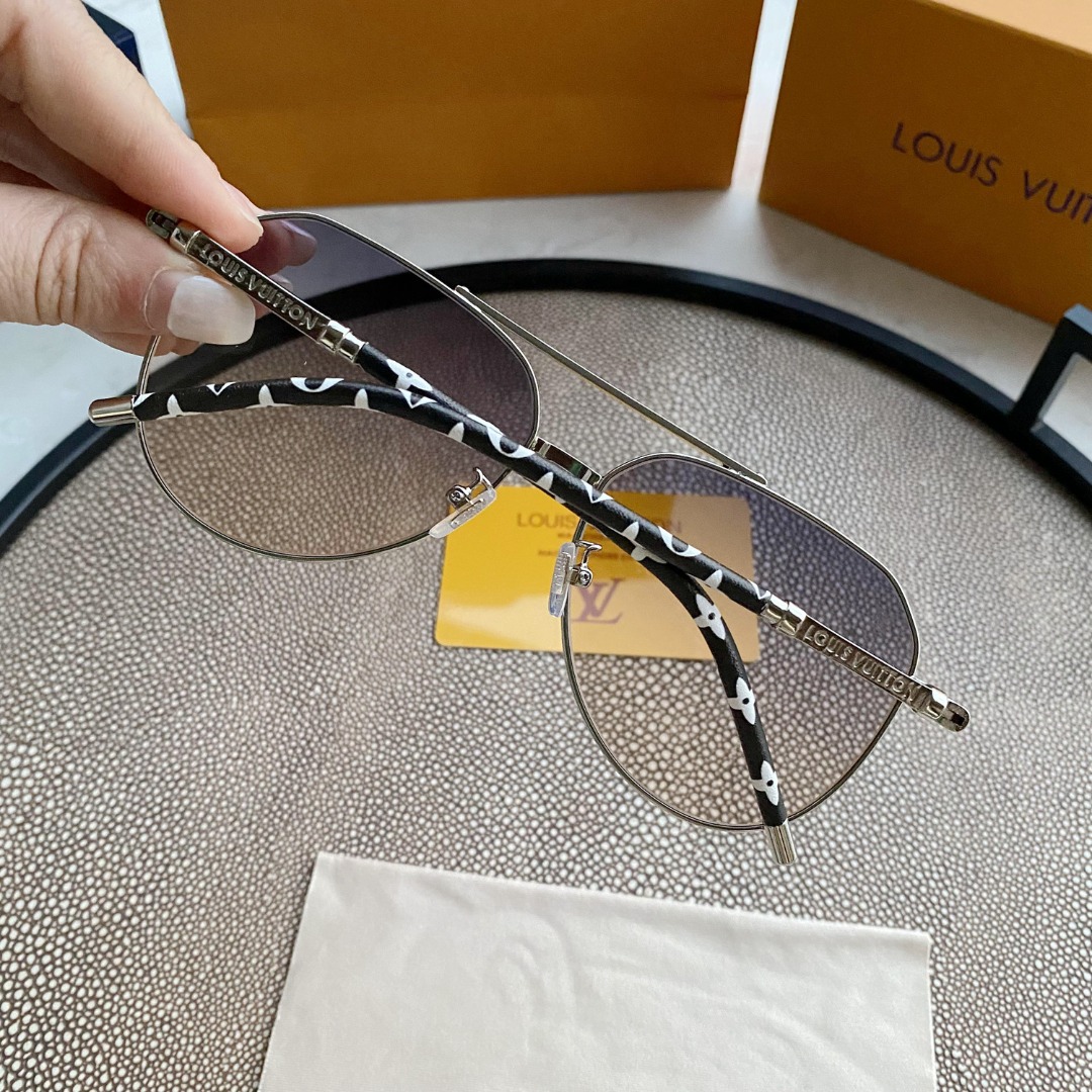 MATTHEW WILLIAMSON MAGNOLIA SUNGLASSES IN YELLOW GOLD