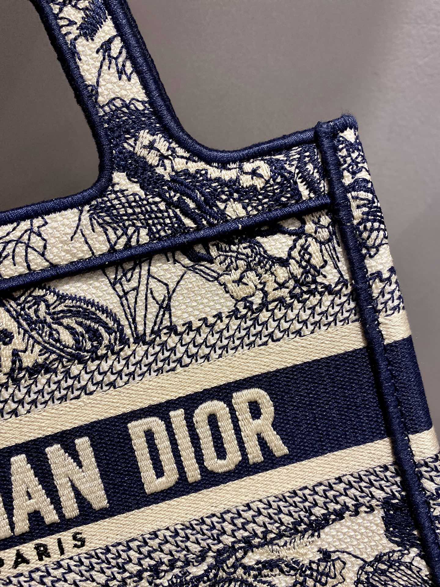 D10r BOOK TOTE