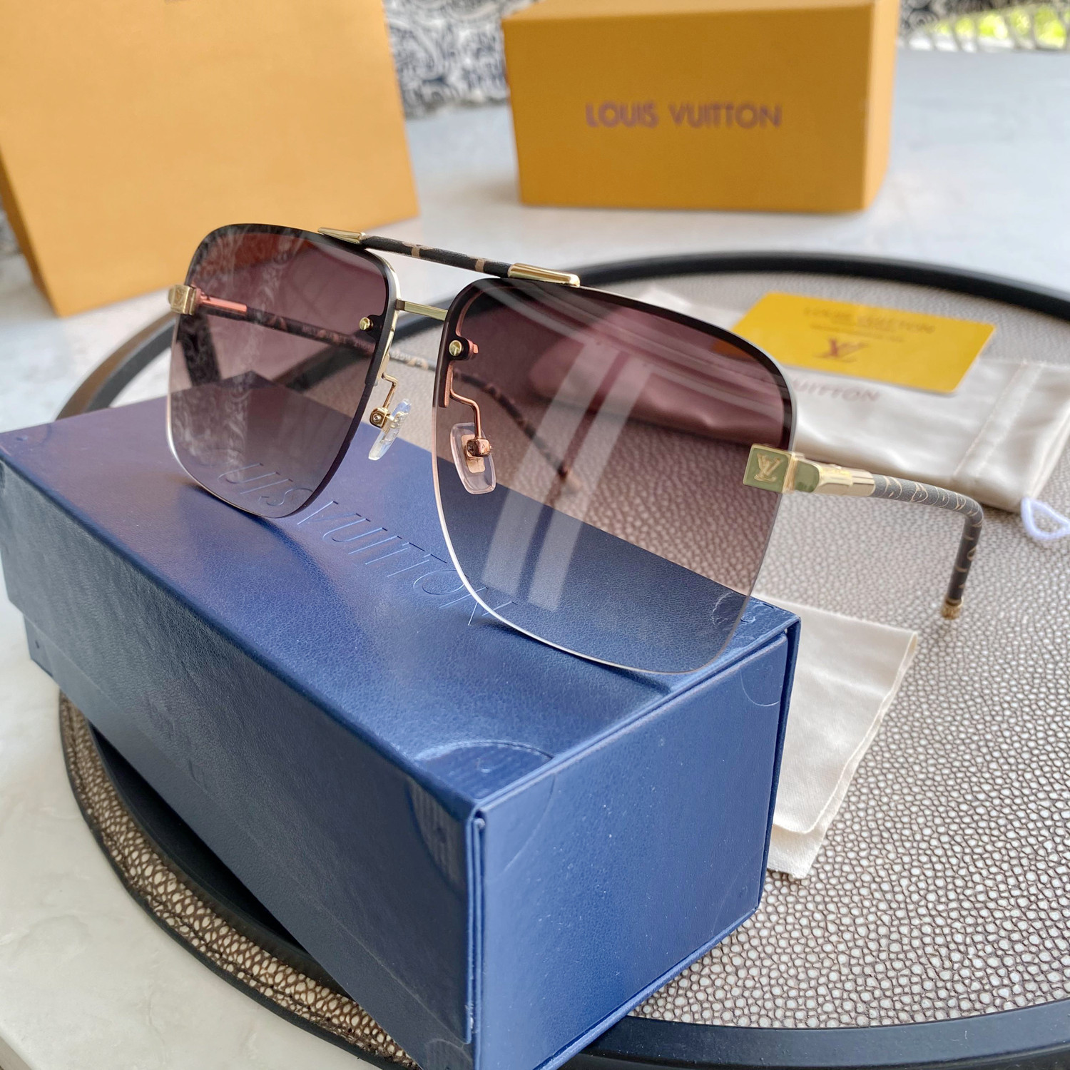 LV GOLD AVIATOR SUNGLASSES