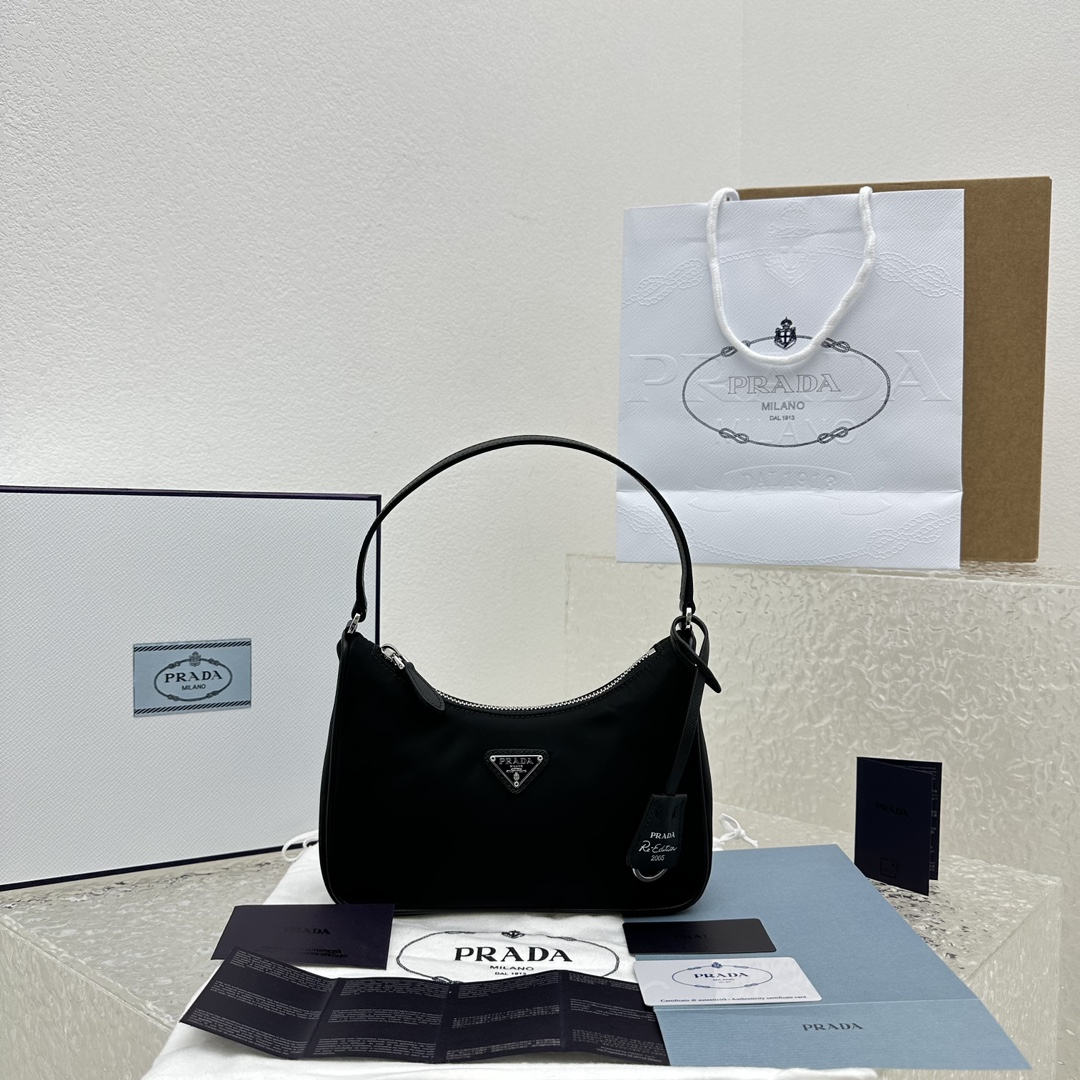 Pradπ nylon Hobo