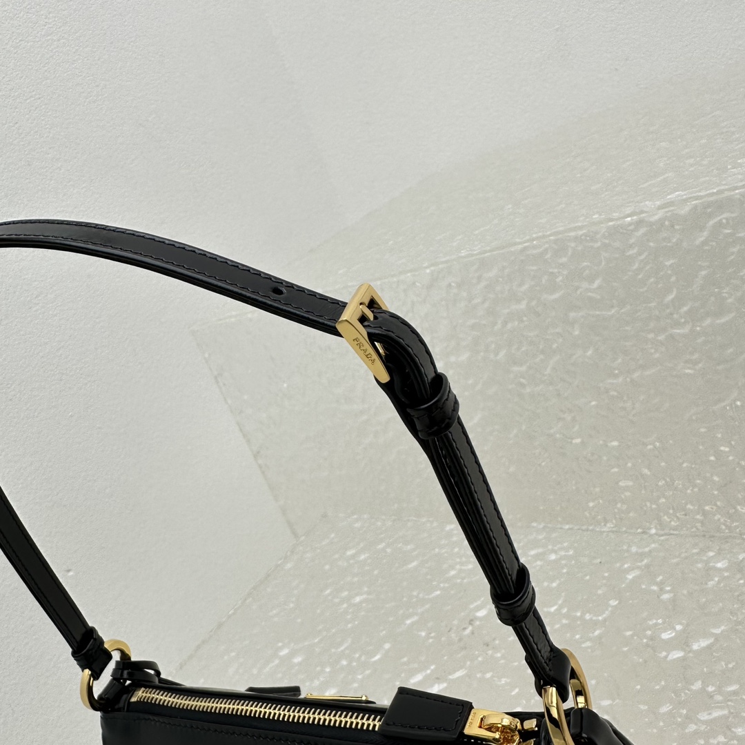 Re-Nylon Hobo bag