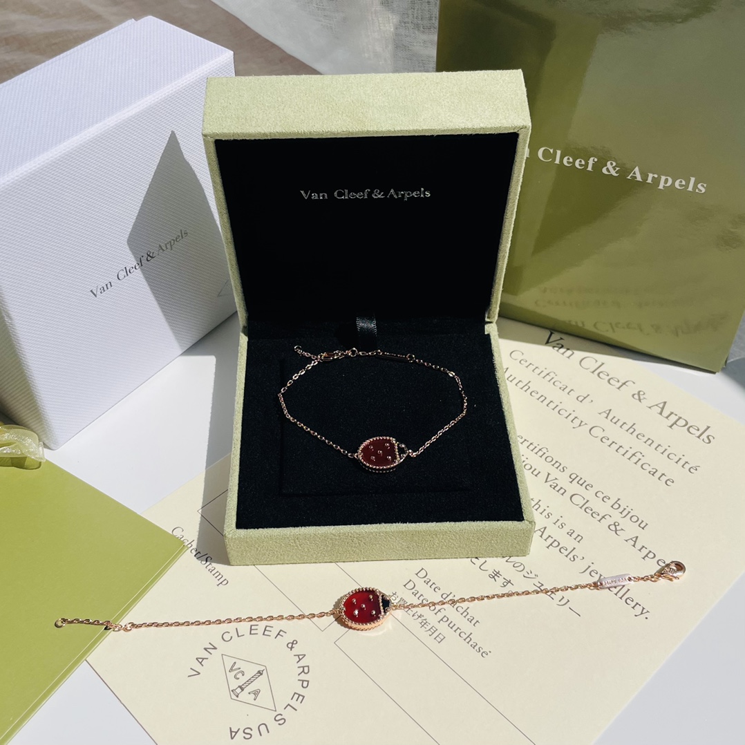 V*n Cl**f Lucky Spring Bracelet