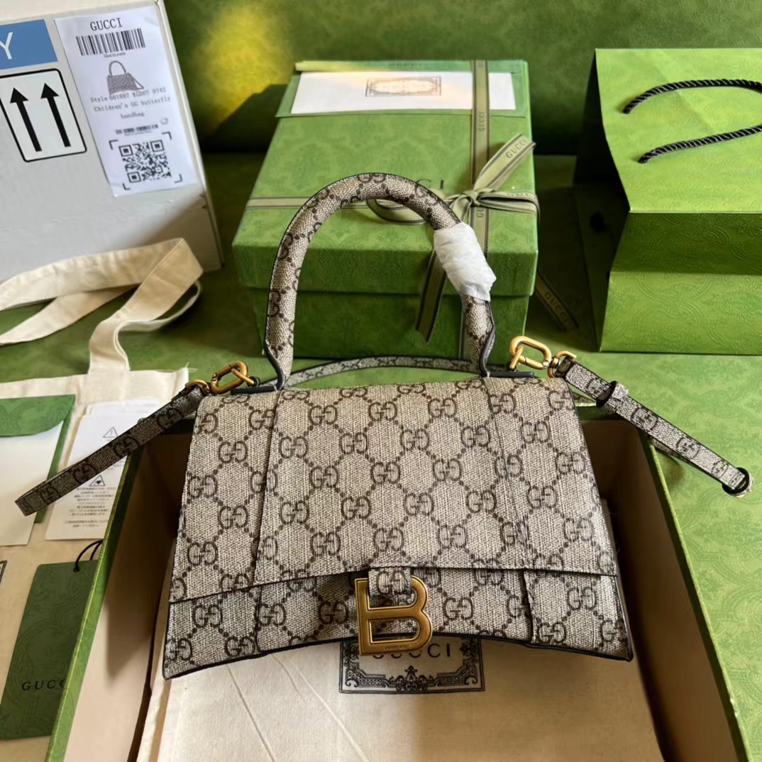 Gvc*1 X Ba1en*iaga THE HACKER PROJECT SMALL HOURGLASS BAG BEIGE