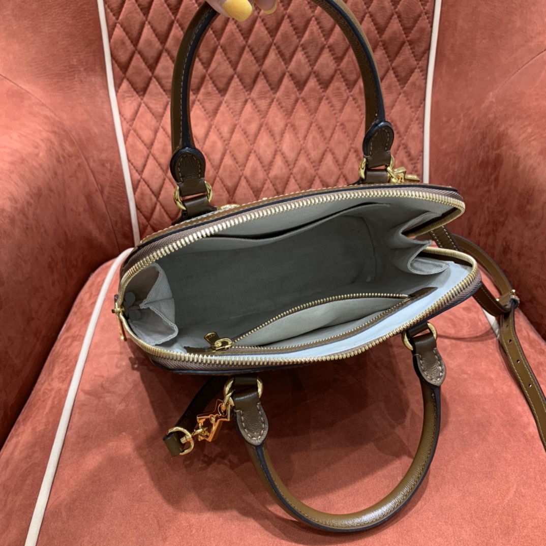 𝖦𝗎𝖼𝖼𝗂 𝗁𝗈𝗋𝗌𝖾𝖻𝗂𝗍 1955