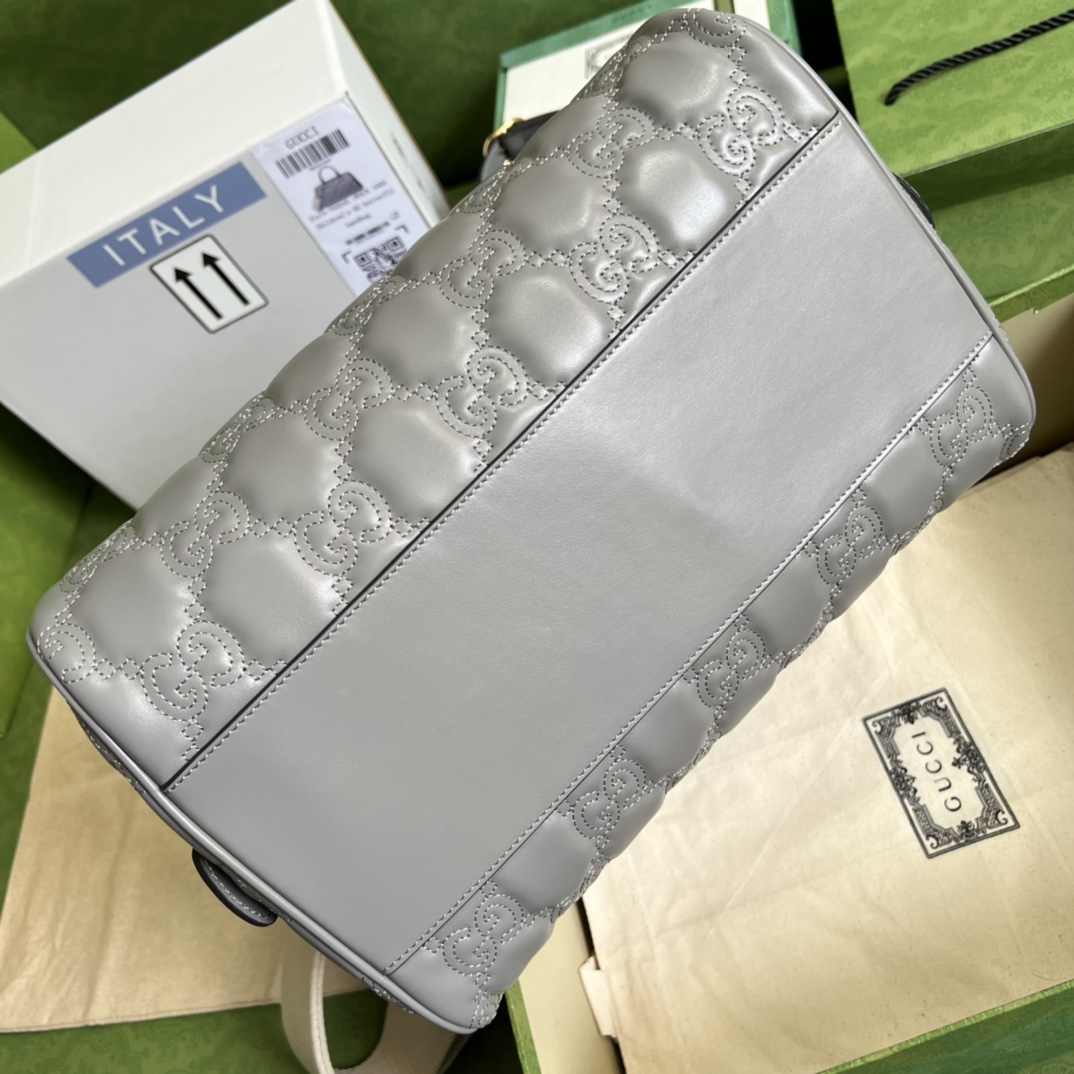 GG Matelassé leather medium bag