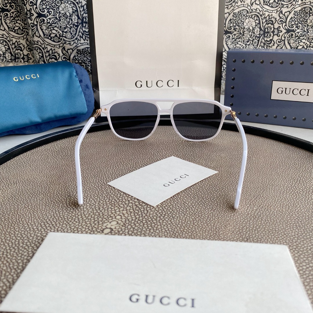 AVIATOR SUNGLASSES