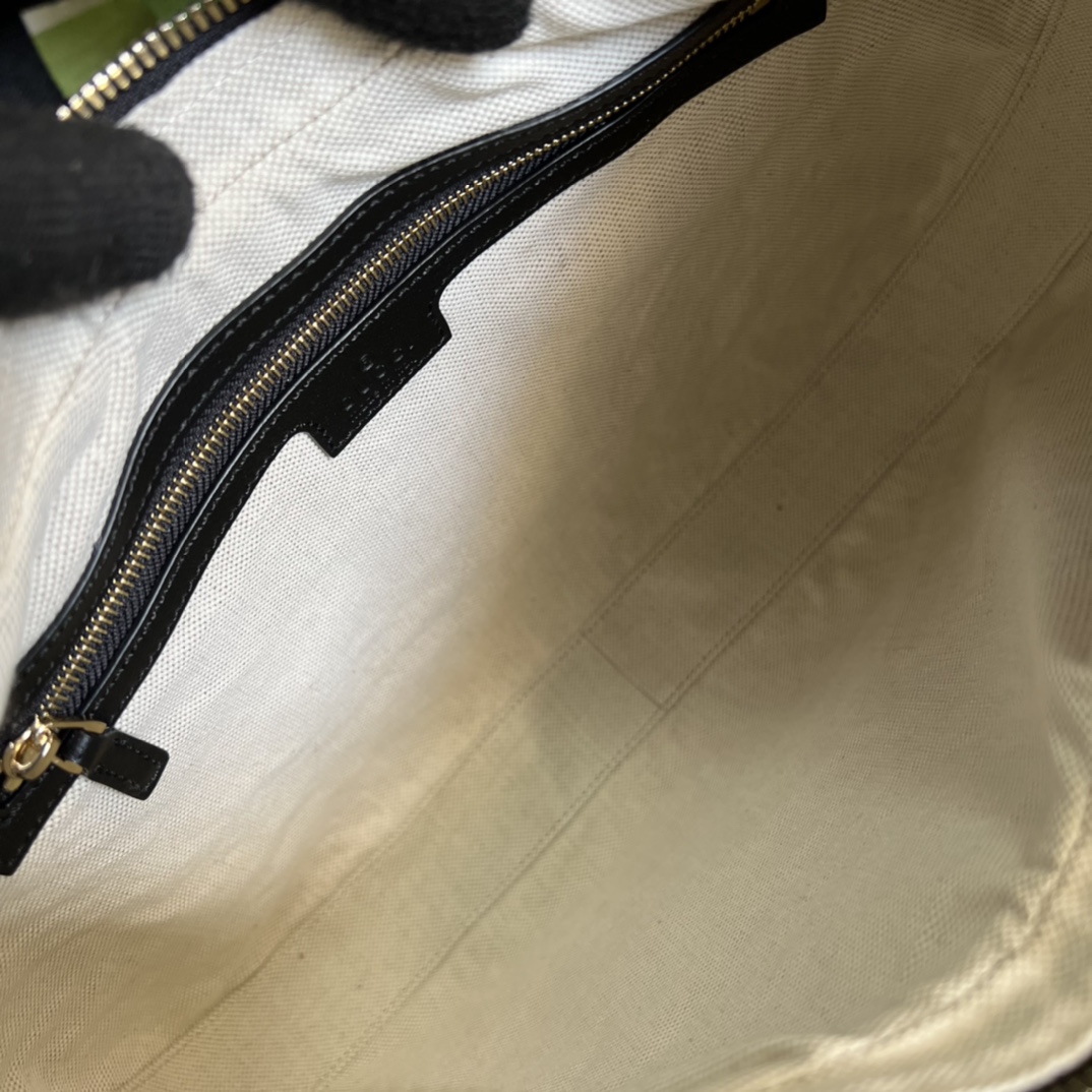 Gvc*1 Attache large shoulder bag