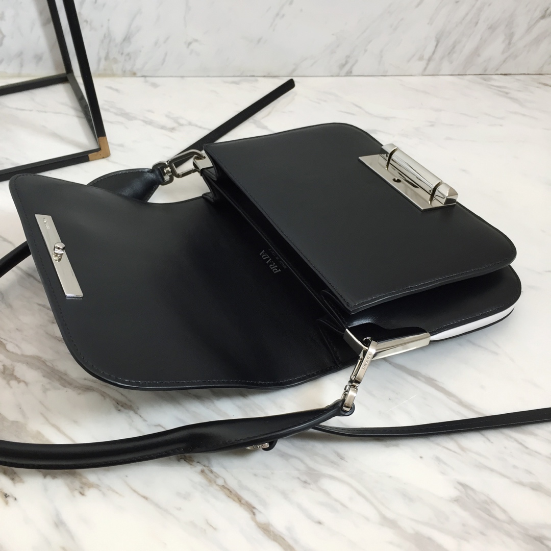Sybille Clasp bag