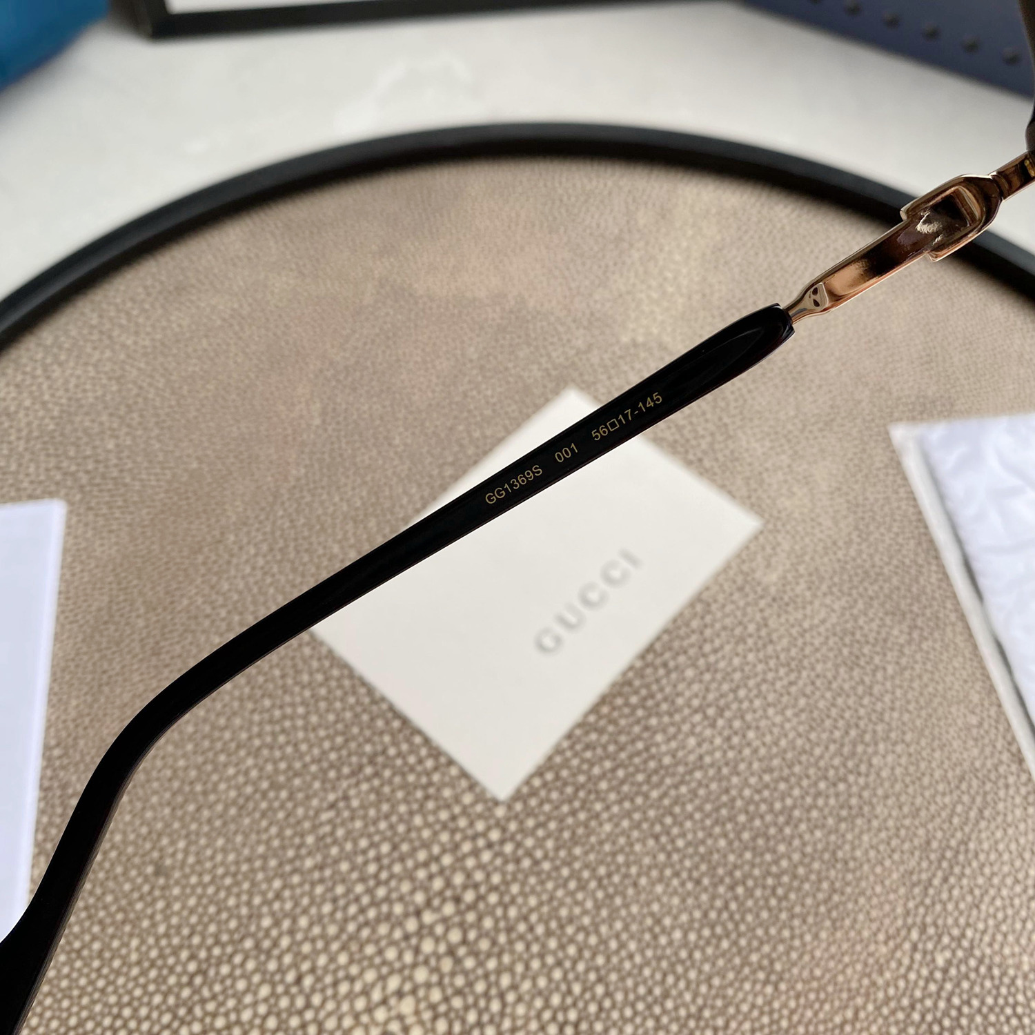 RECTANGULAR FRAME SUNGLASSES