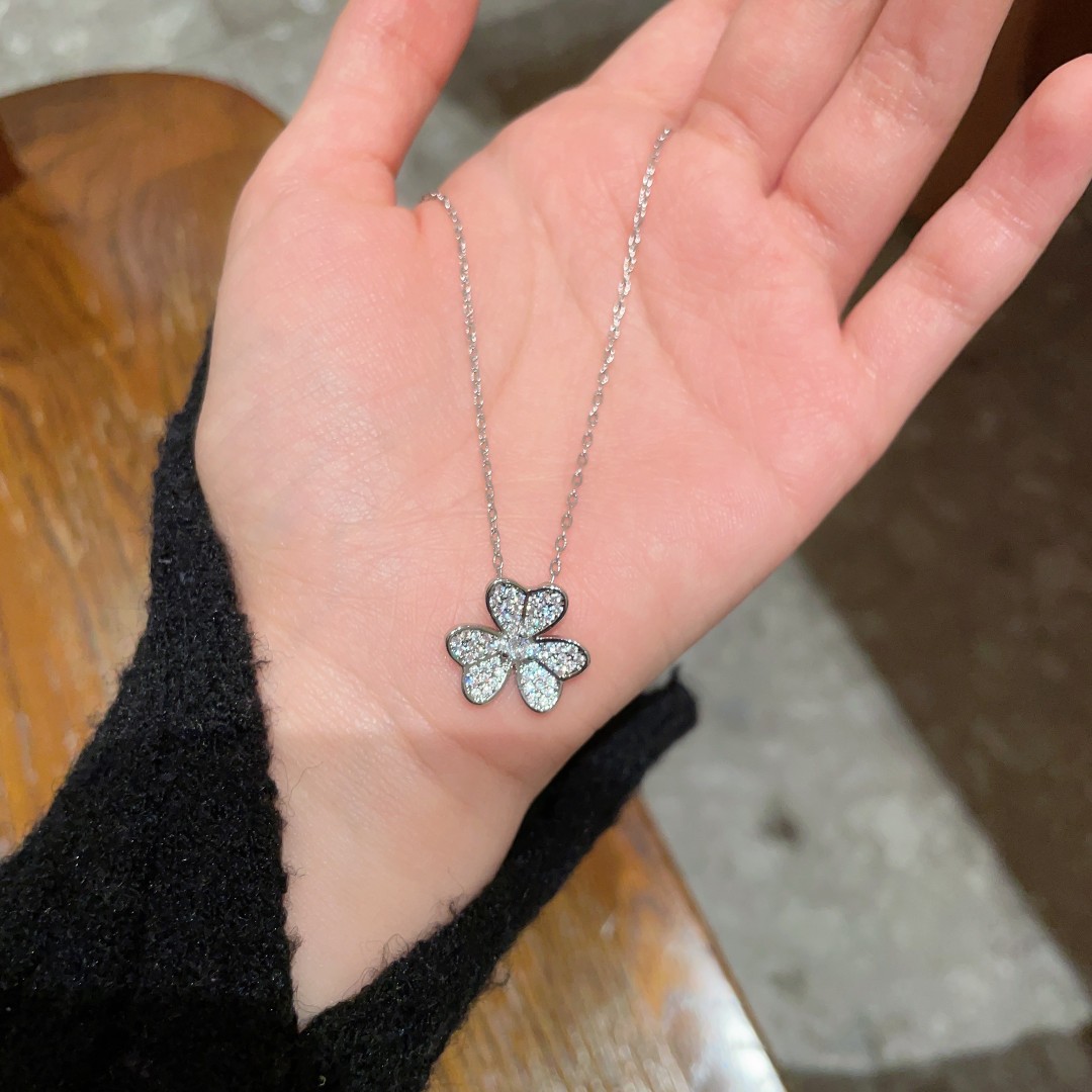 V*n Cl**f Vintage Alhambra Necklace