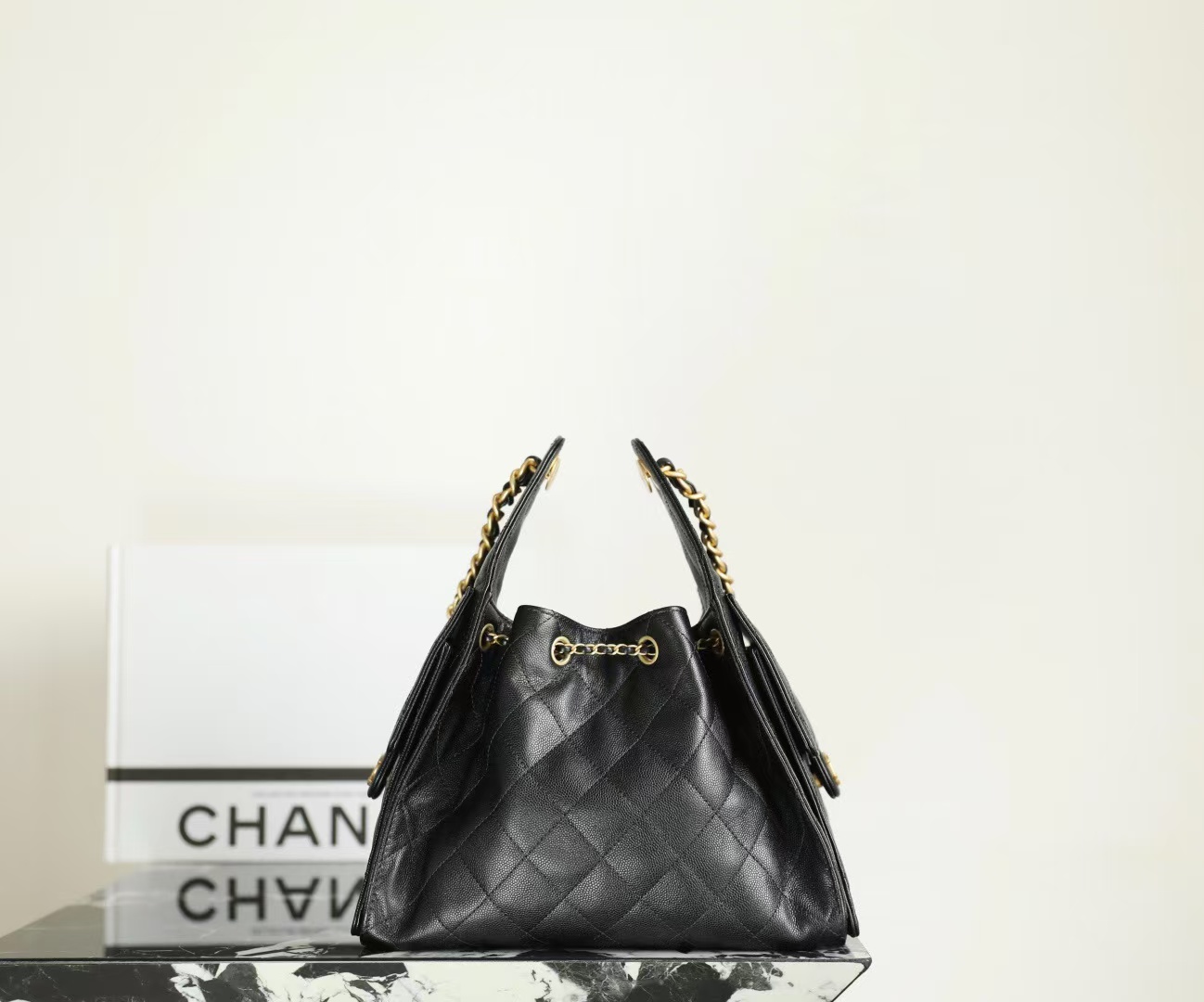 Ch**el 25 MEDIUM HANDBAG