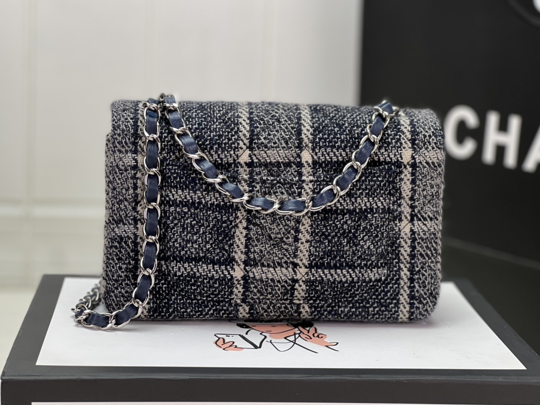 MINI CLASSIC FLAP BAG