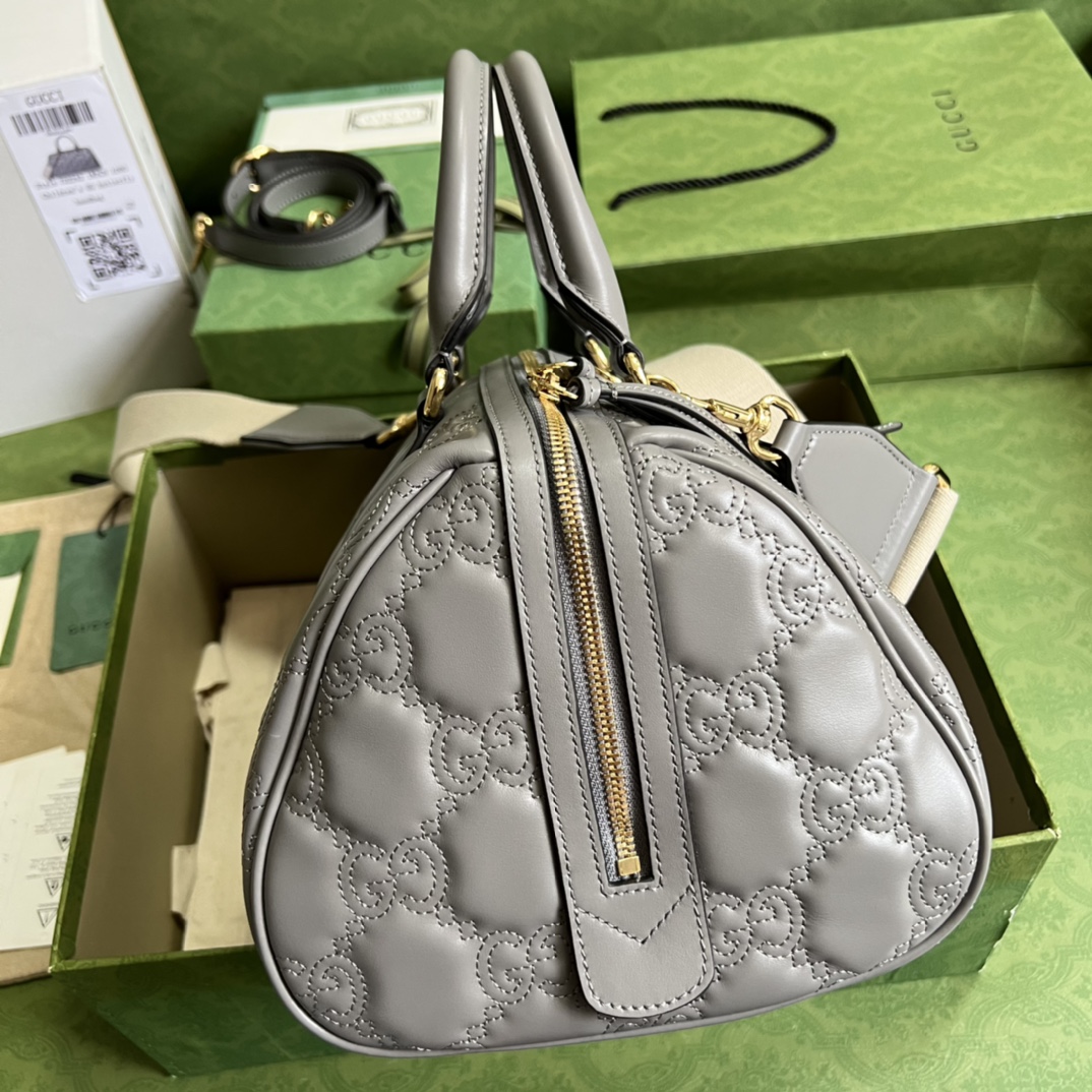 GG Matelassé leather medium bag