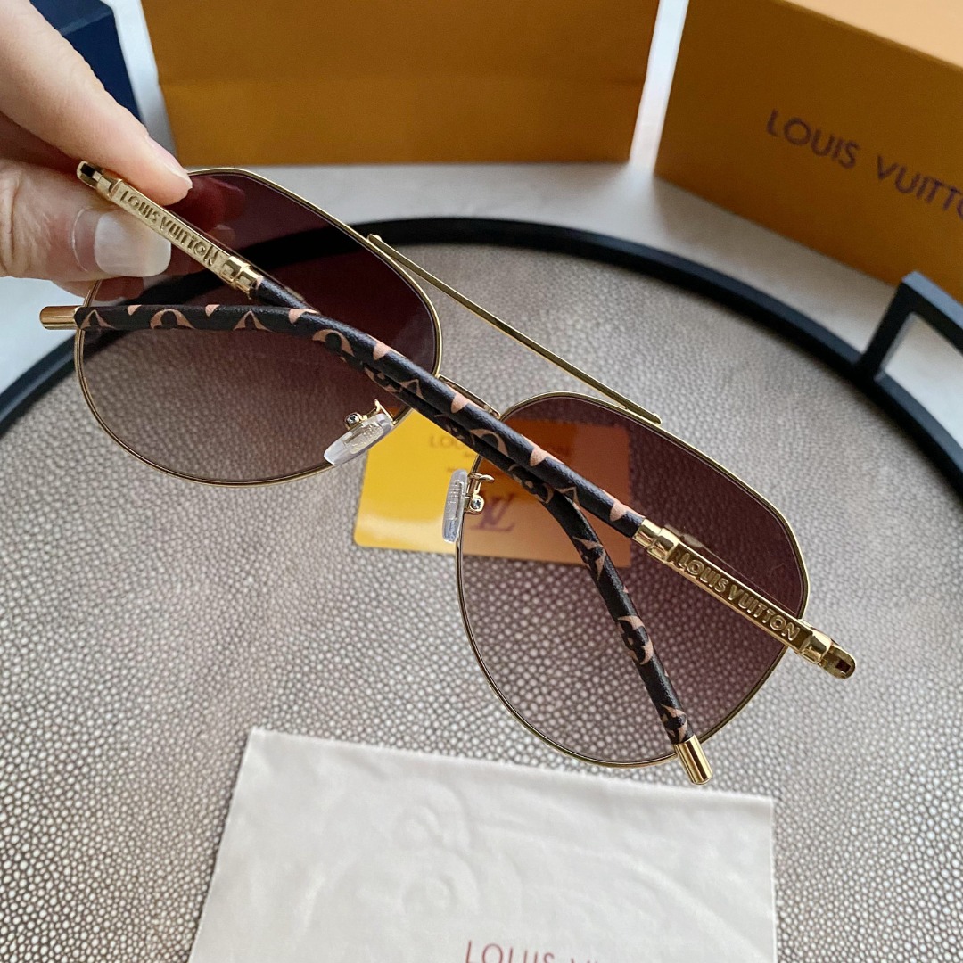 L0visVvtt0n Sunglasses