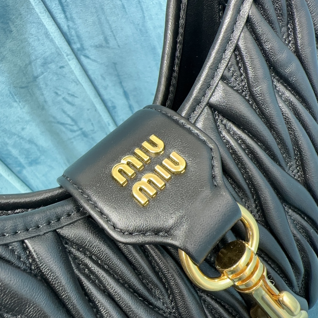 M1um1u Hobo bag