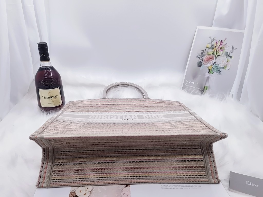 D10r Book Tote