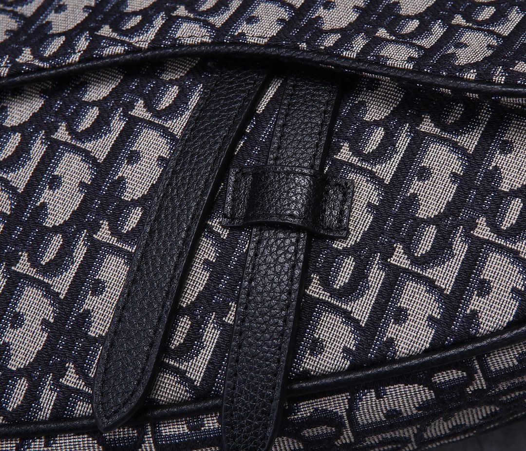 D10r Men’s Saddle Bag