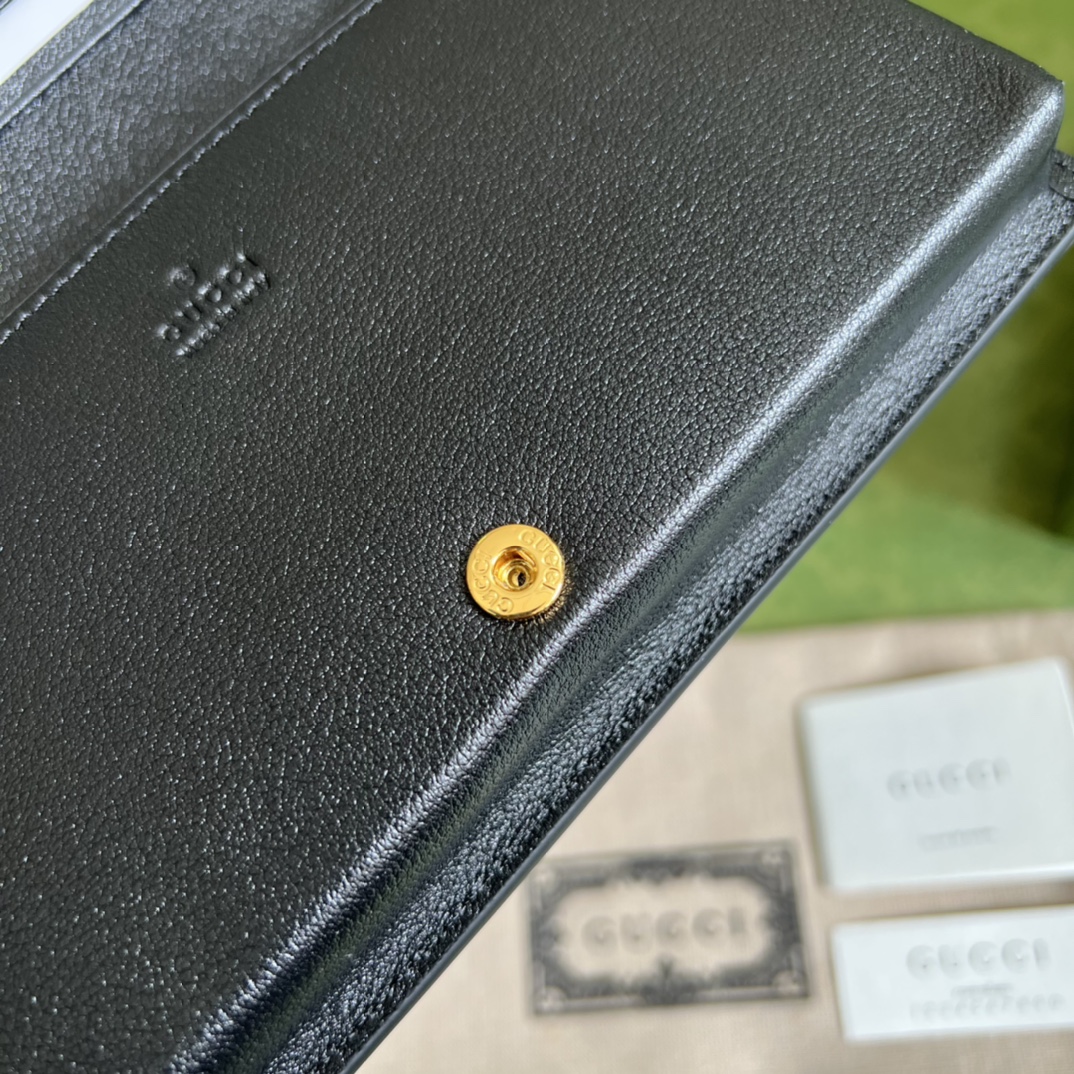 Gvc*1 Leather clutch