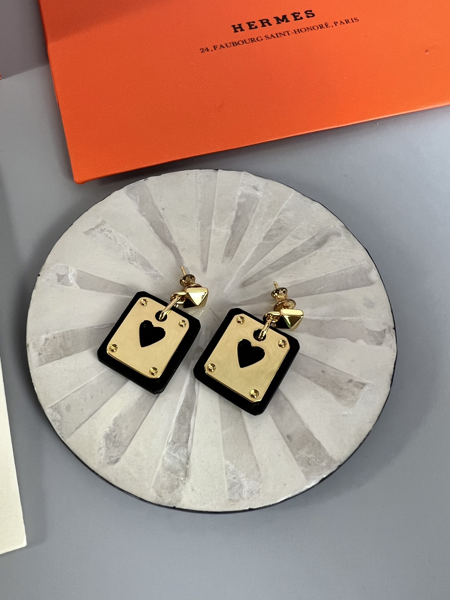 H**me5 As de Coeur Earrings