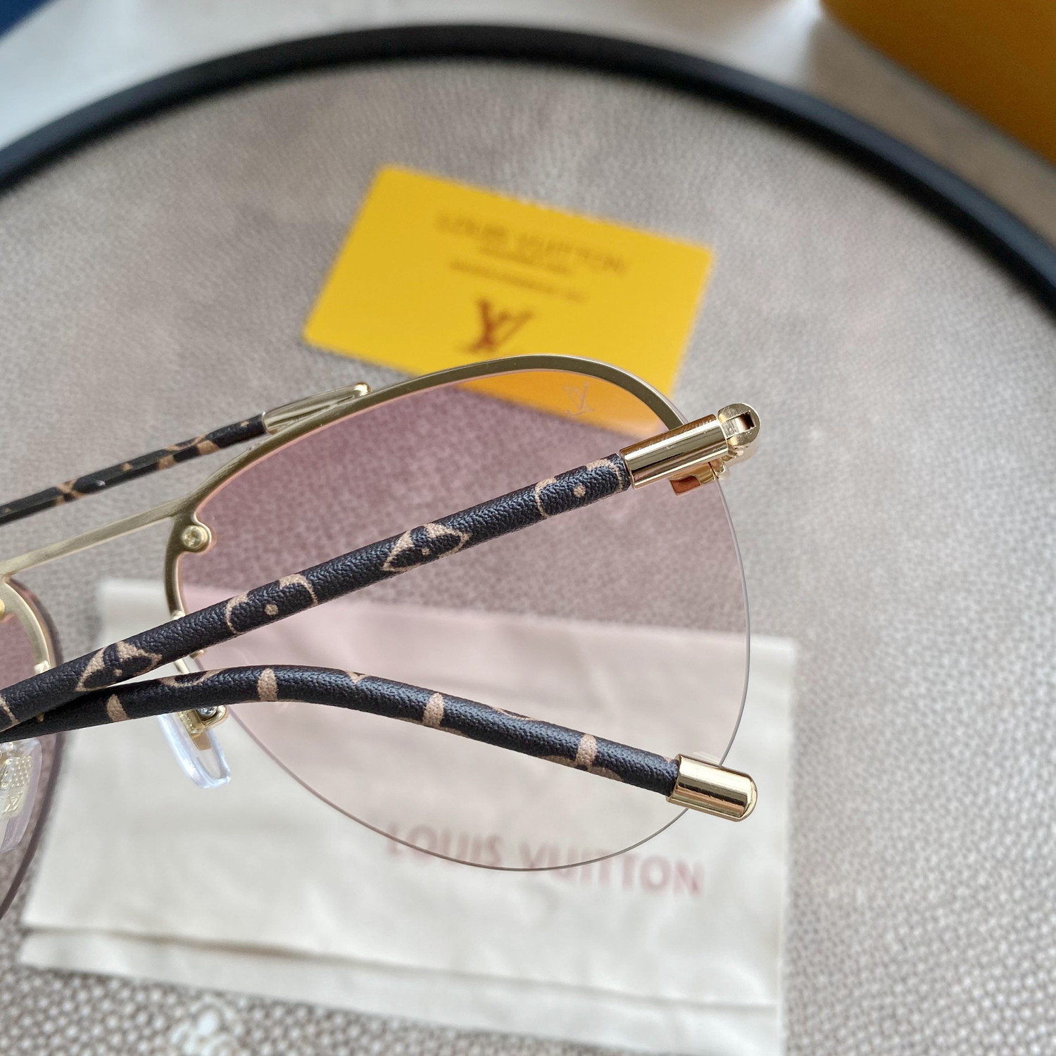 L0vis Vvtt0n CLOCKWISE CANVAS SUNGLASSES