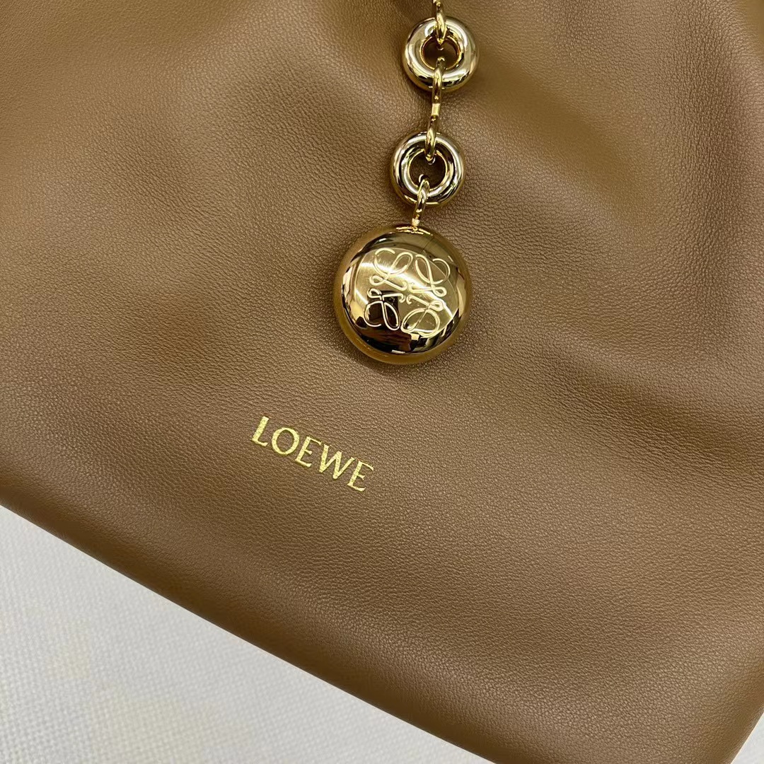 L0ew* Medium Squeeze bag in nappa lambskin