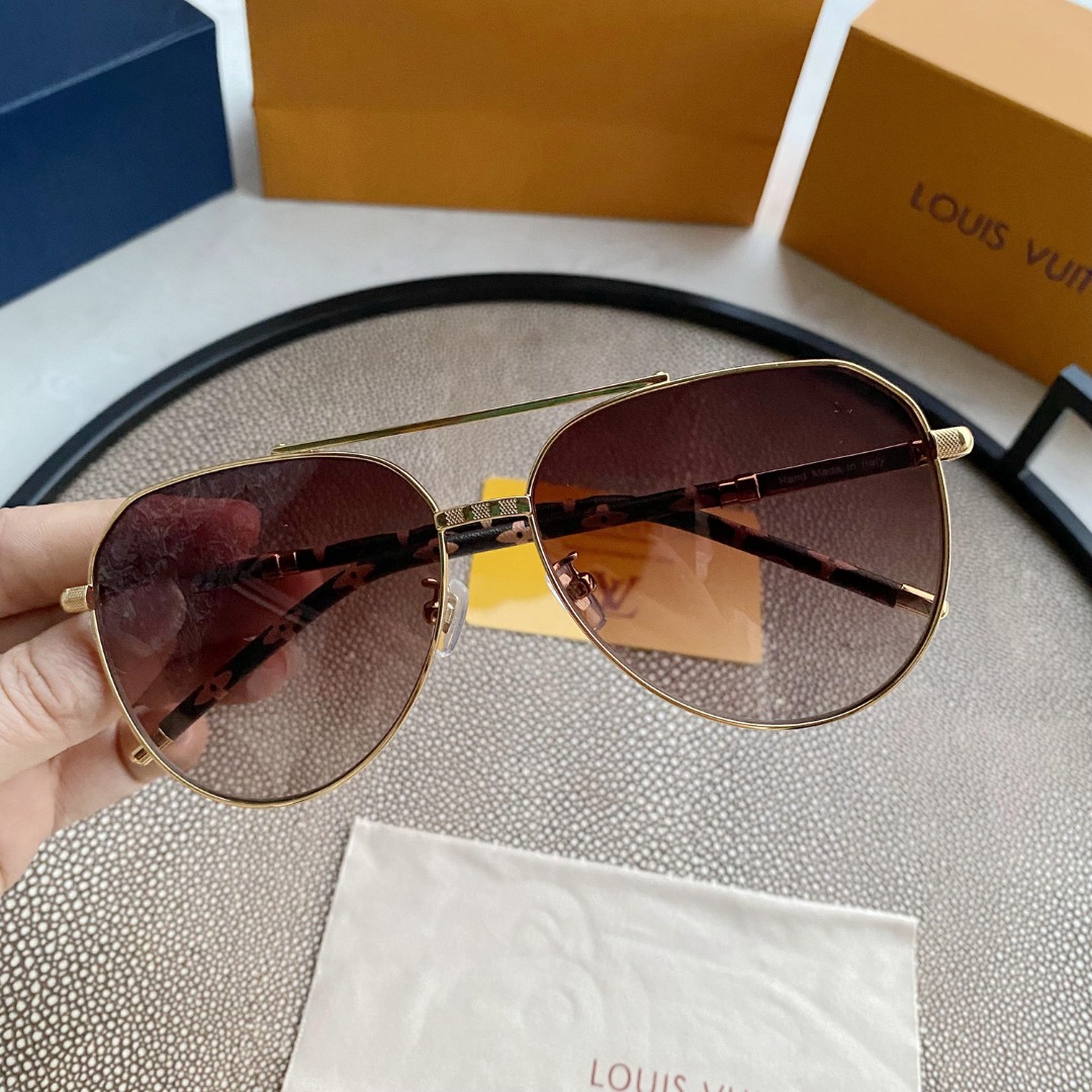 L0visVvtt0n Sunglasses
