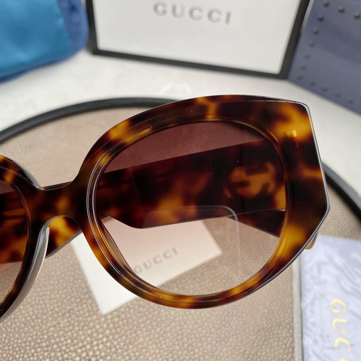 OVERSIZED ROUND SUNGLASSES