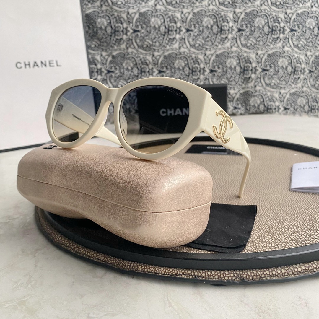 Vintage Ch**el sunglasses