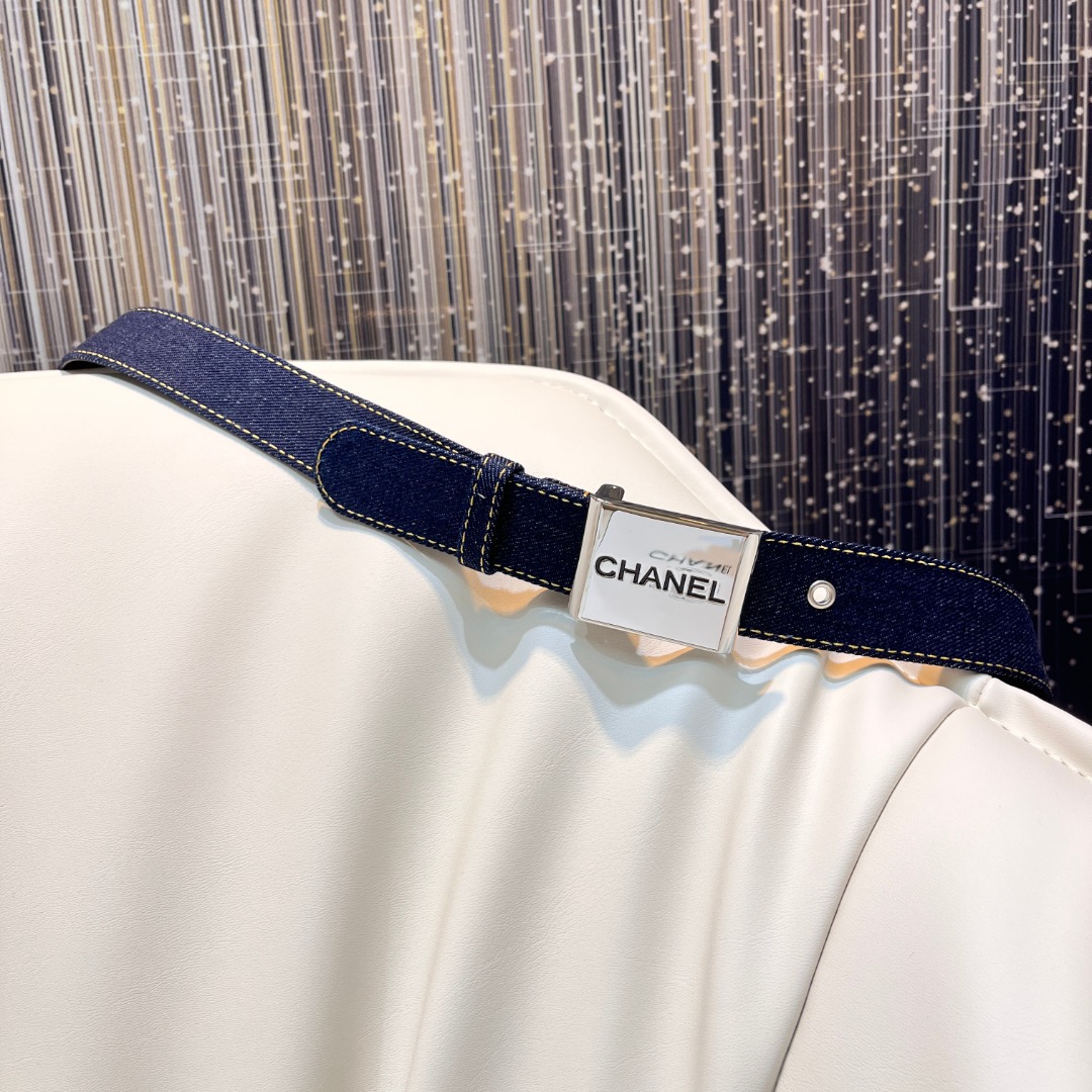 Ch**el Pre-Owned 1990s CC Turn-lock denim belt