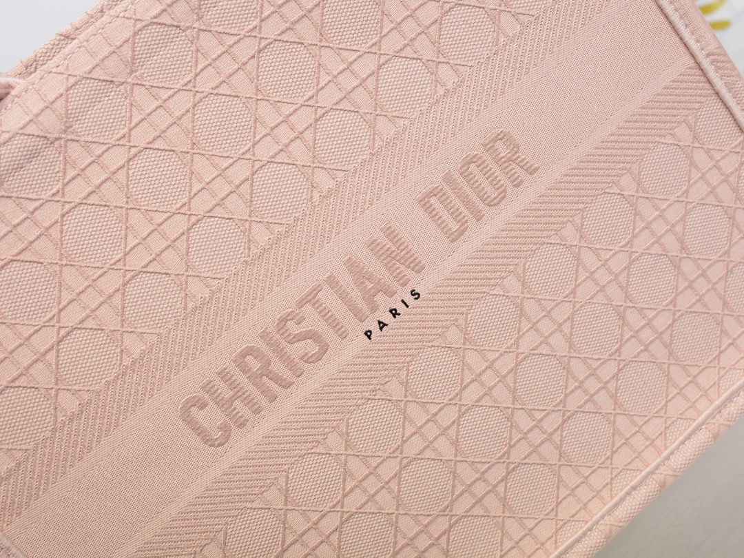 D10r Book Tote
