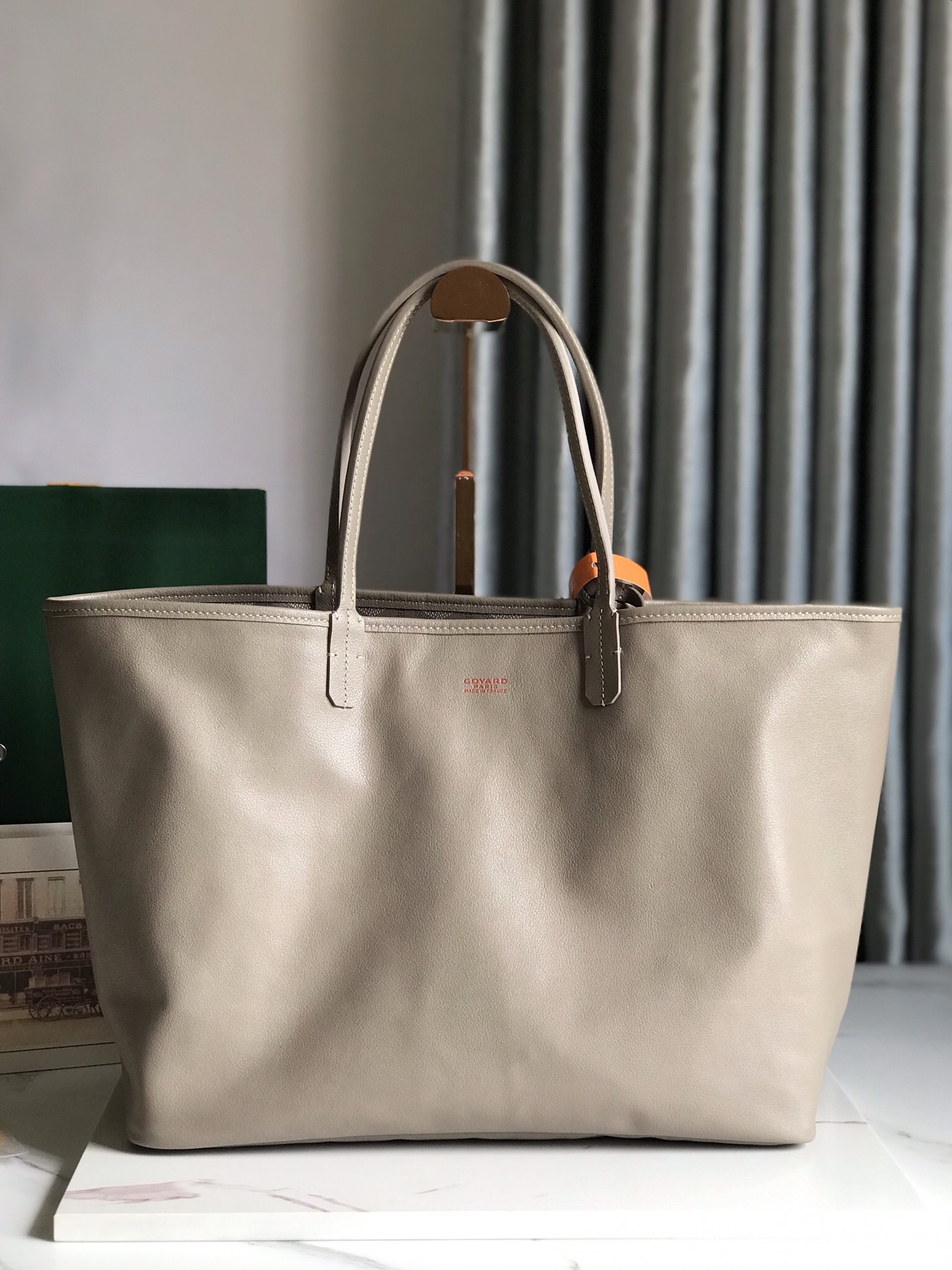 G09ard Reversible Anjou Tote MM