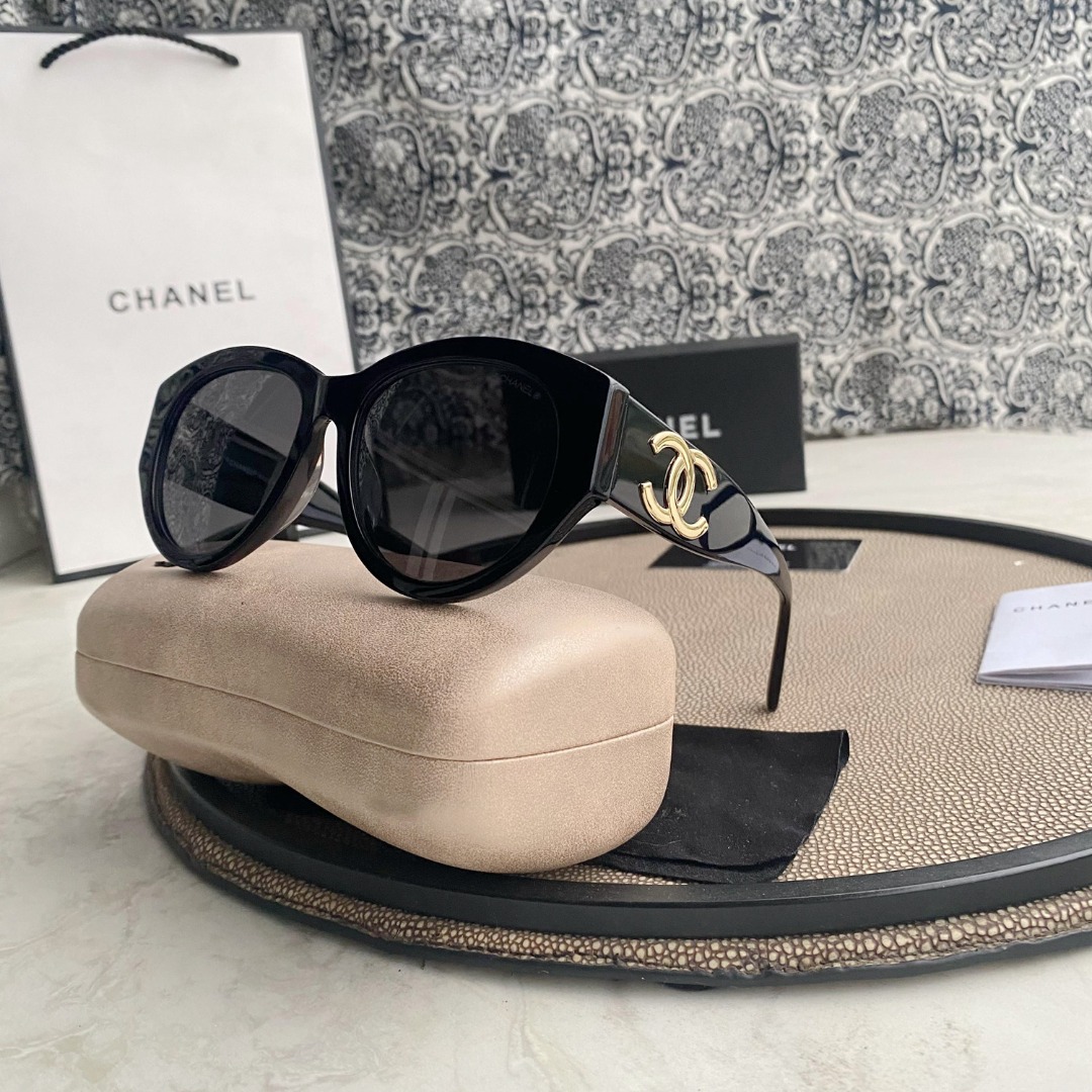 Vintage Ch**el sunglasses