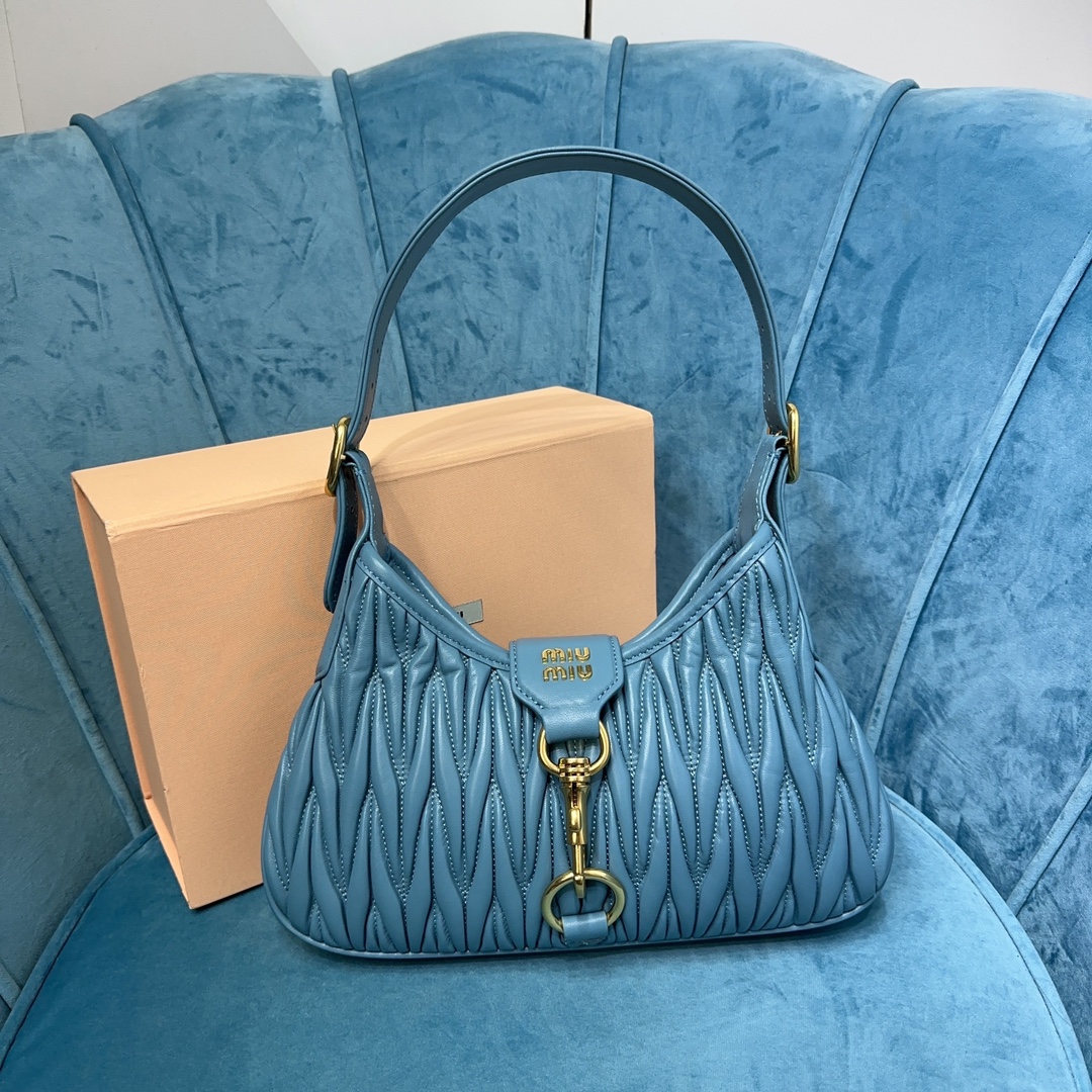 M1um1u Hobo bag