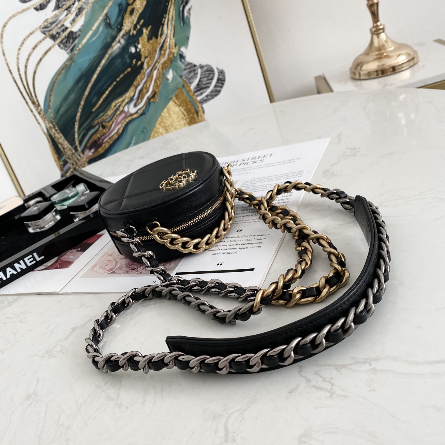 Ch**el 19 CLUTCH WITH CHAIN