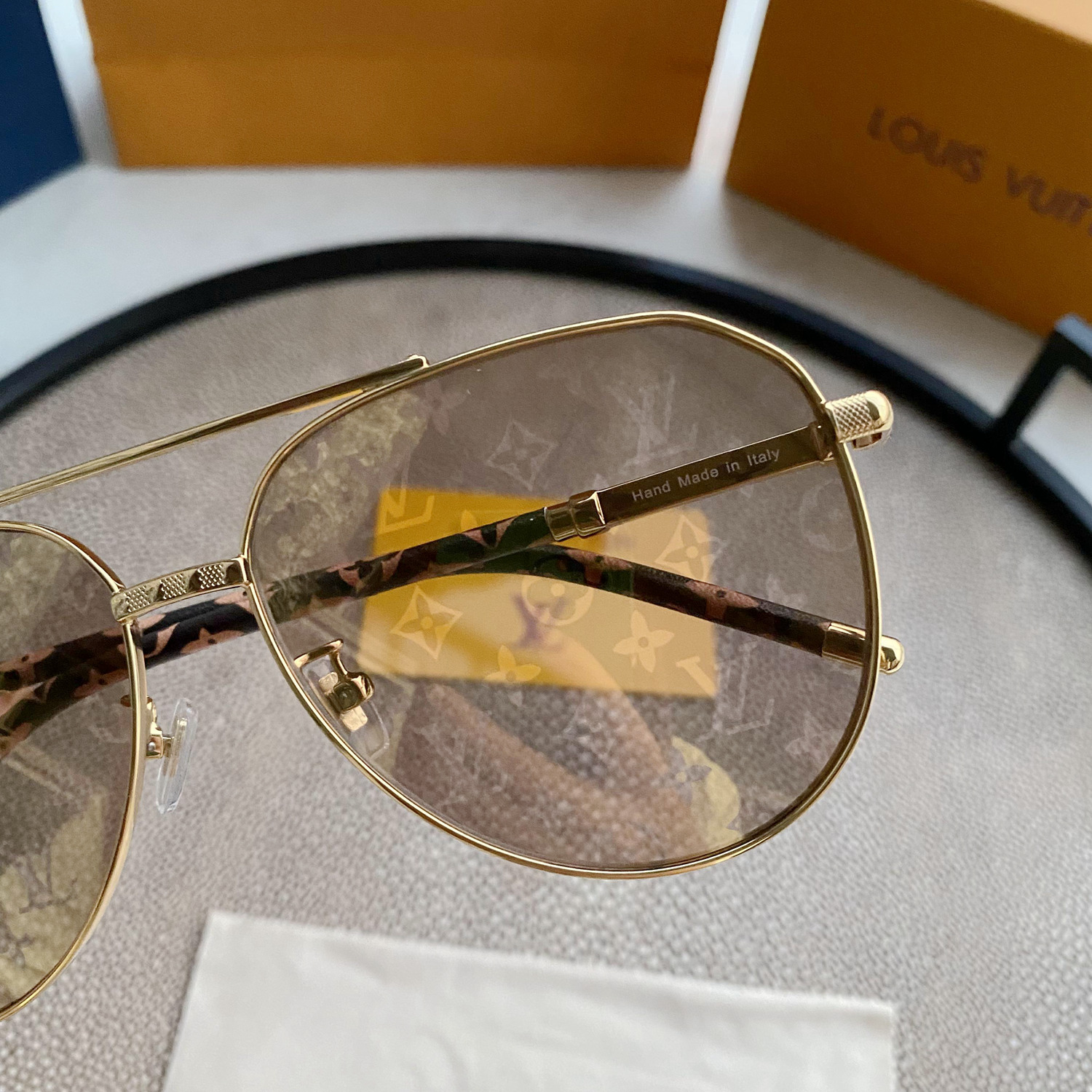 L0visVvtt0n Sunglasses