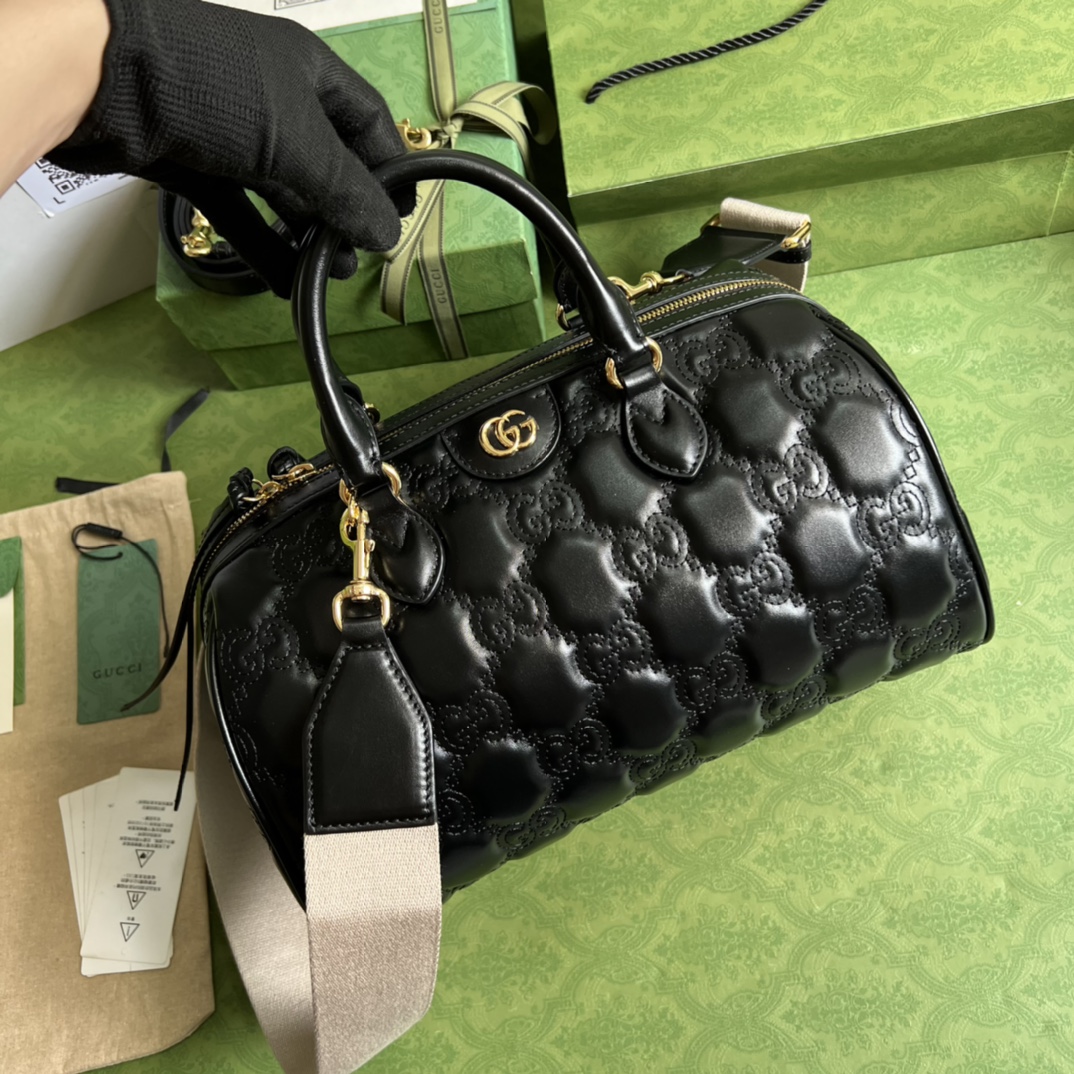 GG Matelassé leather medium bag