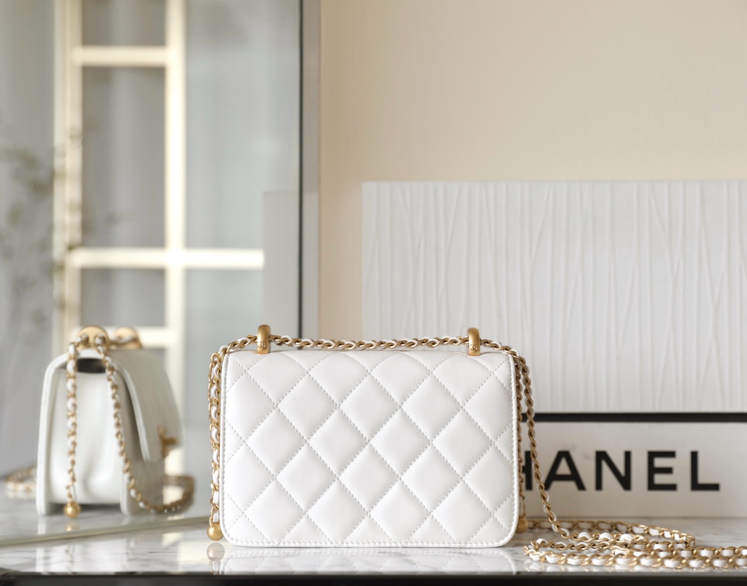 𝖠𝗇𝗍𝗂𝖻𝖺 flap bag
