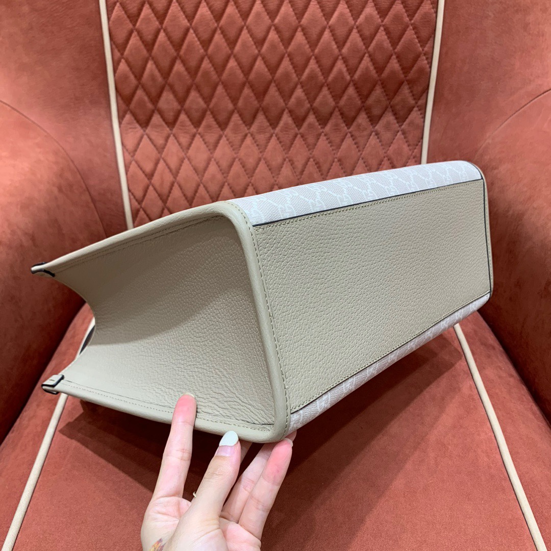 Gv*c1 Retro bag