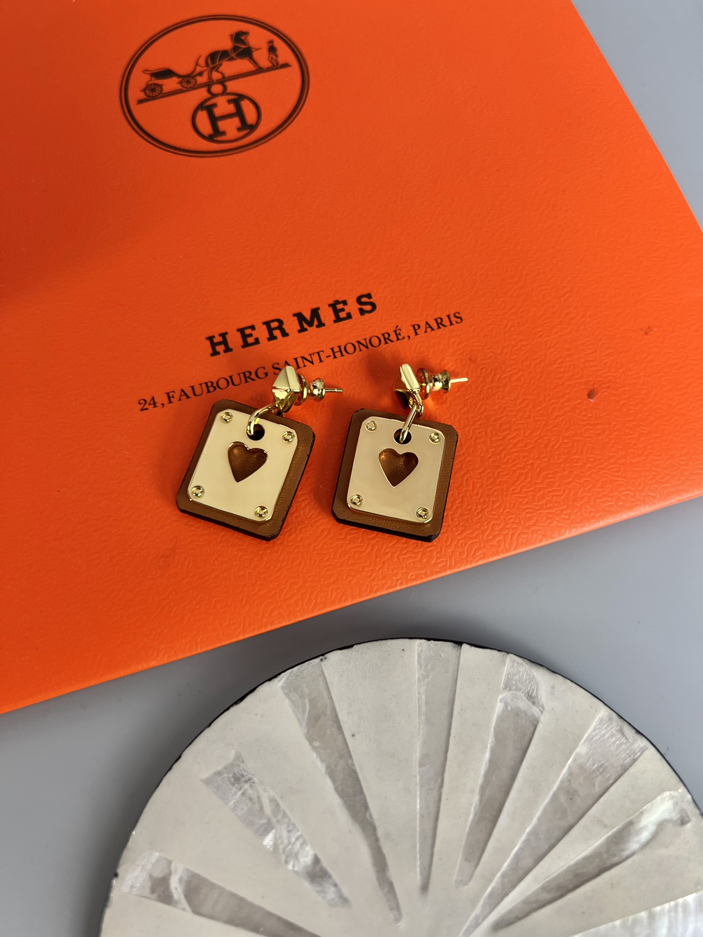H**me5 As de Coeur Earrings
