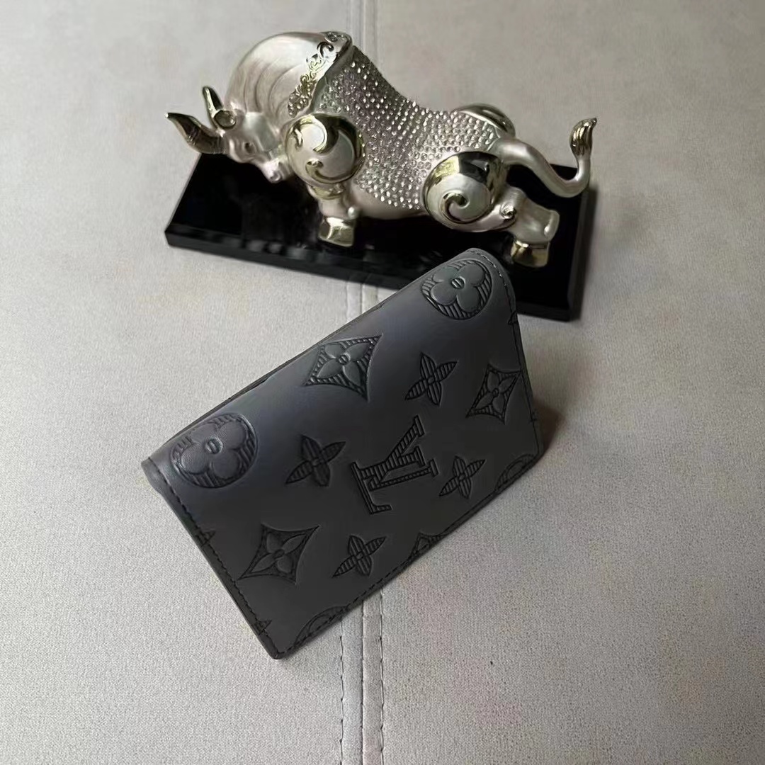 L0vis Vvtt0n small wallets for men